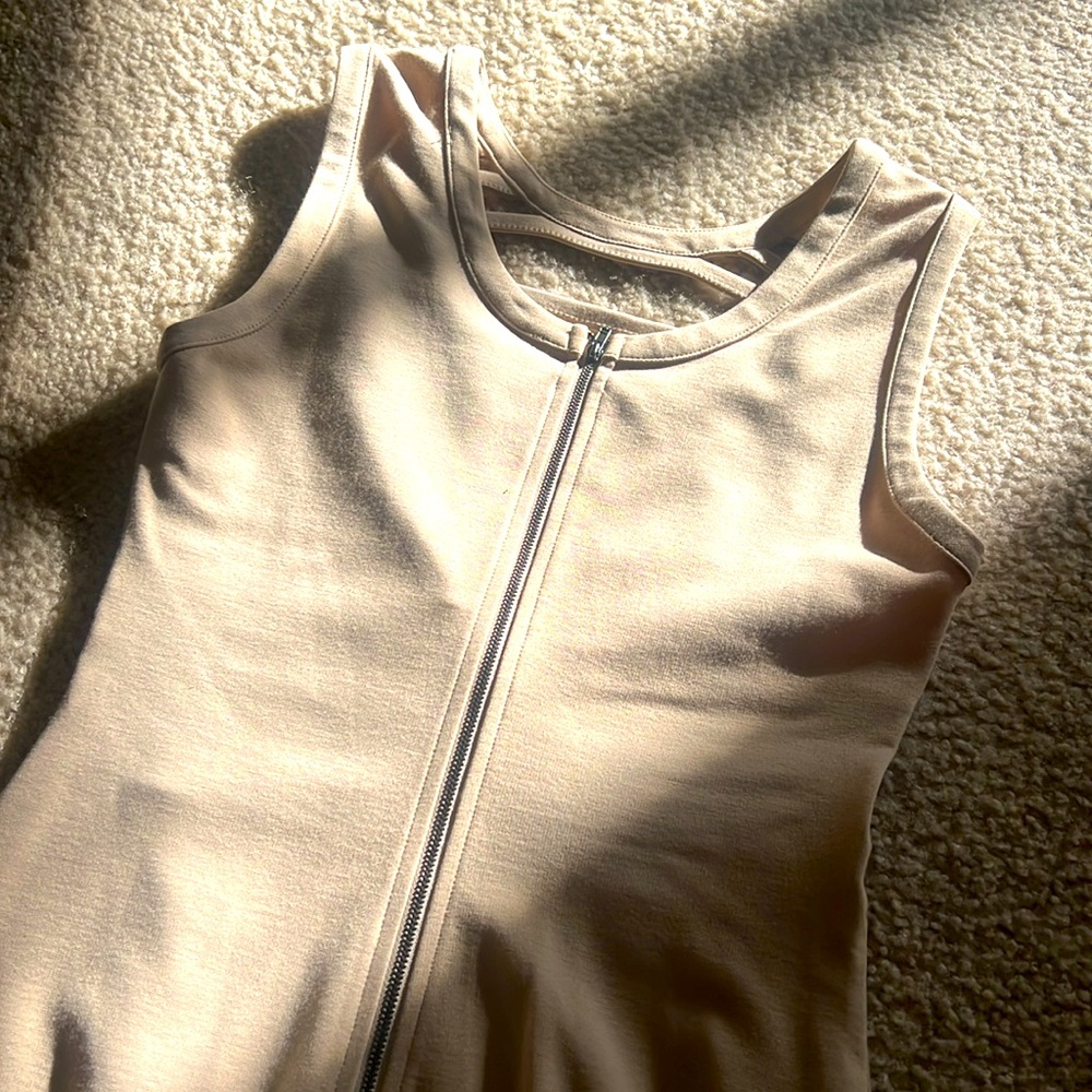 NWT Akira tan dress with cut outs on front - size S - Picture 4 of 4